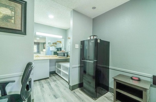 Ira Hotel | 2 Accommodations | Great Value Stay in Snyder, TX | 2 Queen Beds w/Kitchenette