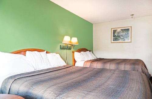 Ashburn Hotel | 2 Accommodations near Turner County Fairground | 2 Queen Beds | Free Parking