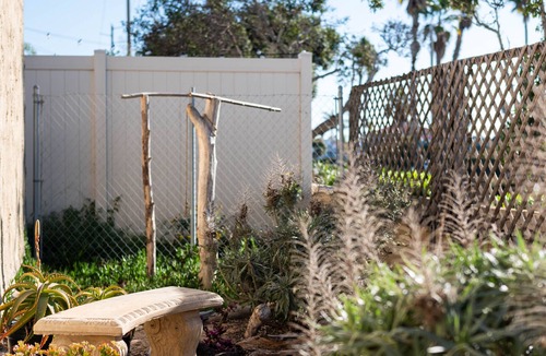 Oxnard House | 2 Bed/2 bath Townhome + Den/Min to beach/1 hr -LA, 30 mi to SB-30 day min