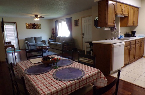 West Central House | 2-bed-CENTRAL location, 1 sm pet ok, WiFi-Long Term A +