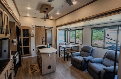 Octavia House | 2-bedroom/2 full bath luxury RV with gorgeous views. 44ft long sleeps 6 and fido