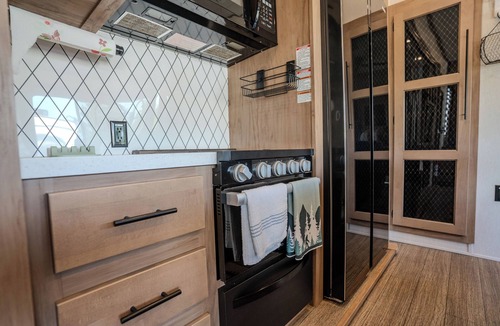 Octavia House | 2-bedroom/2 full bath luxury RV with gorgeous views. 44ft long sleeps 6 and fido