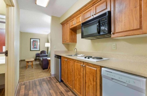 Findlay Apartment | 2 Queen Beds | Non-Smoking, Kitchen