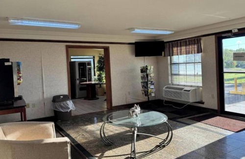 Forrest City Apartment | 2 Queen Beds Non-Smoking