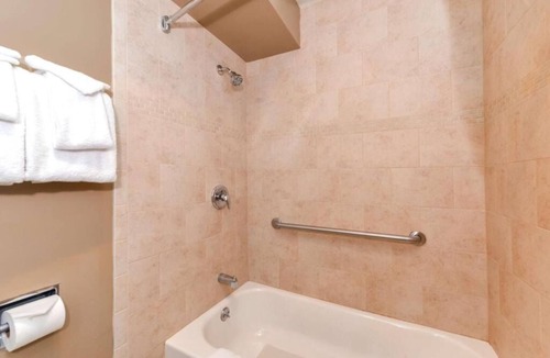 Solvang Hotel | 2 Spacious Units Close to Great Indian Casino, Continental Breakfast & Parking!