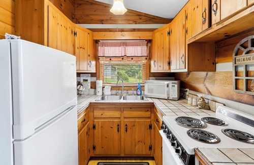 Fancy Gap Cabin | 2BR Cabin with Jacuzzi and Mountain Views - Cabin 5