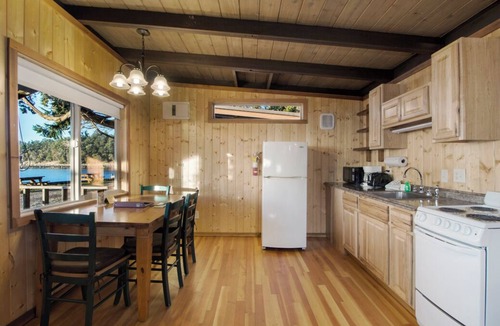 Eastsound Cabin | 2BR Classic+ Beachfront Cabin on world class west-facing beach!