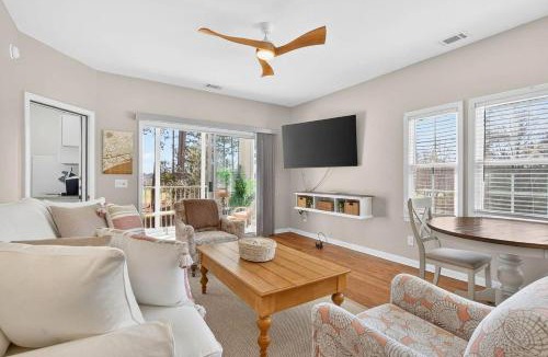 Sea Trail Apartment | 2BR Condo with Golf Views Near Sunset Beach