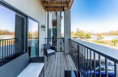 Springfield Apartment | 2nd Floor Apt + Amenities - South Springfield
