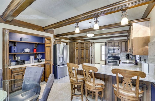Blue Springs Cottage | 3,000-sq-ft Group Getaway w/Pool Near Kansas City