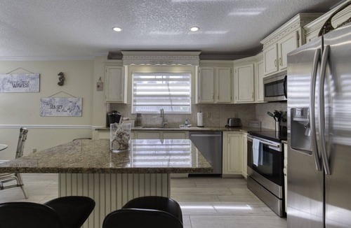 O'byrne House | 3 bedroom 2 bath home walking distance to beach!