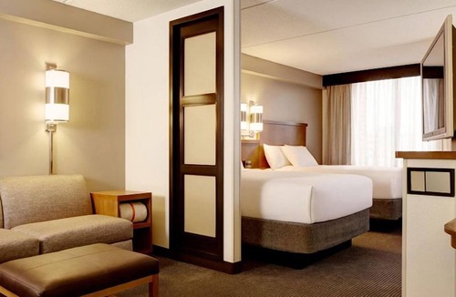St. Johns Hotel | 3 Pet-Friendly Accommodation, Pool, Visit LBJ Presidential Library