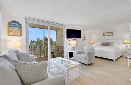 Bonita Springs Condo | 3RD FLOOR STUDIO | POOL-VIEW LANAI | KING BED | FREE PARKING | STEPS TO BONITA BEACH