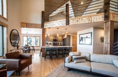 Lead Ski Chalet | 4BR Missing Link Chalet at Terry Peak w/ Hot Tub!