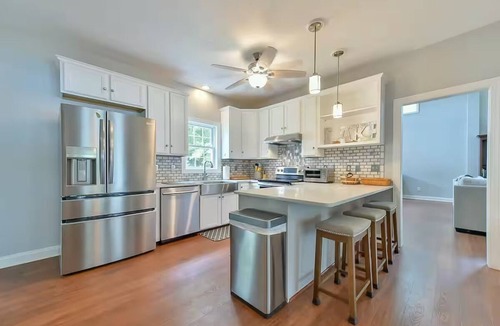 Semora House | 5 BR Lakefront Getaway + Fire Pit + Lake Views