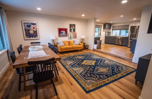 Western House | 5BR-Fun-Bright-Modern