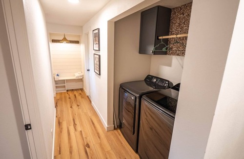 Western House | 5BR-Fun-Bright-Modern
