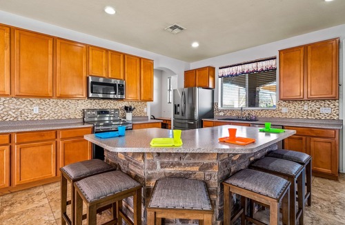 Missouri Ranch House | 6BR 5BA, Heated Pool/Spa, indoor & outdoor games, pickleball, MUCH MORE!