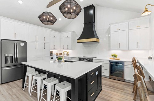 Long Beach House | 8 Bdrm | Private Pool | 5 minute walk to beach