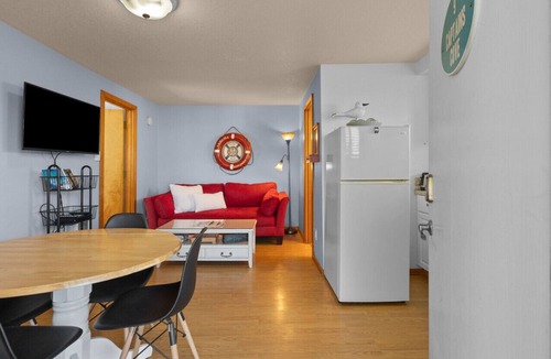 Downtown Cannon Beach Cottage | 9 Captains Cove: Coastal Escape | Walk to Beach | Dog-Friendly