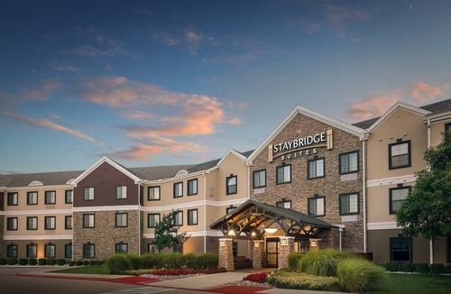 Fort Worth Apartment | Accessible Studio w/Work Desk | Free Breakfast!