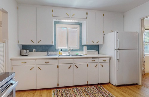 Highland Business House | Adobe Home, 2bd/1ba, Garage, Dog