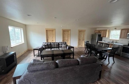 Cohoe Apartment | Alaska Summers Lodge Loft-Near Mouth of Kasilof River
