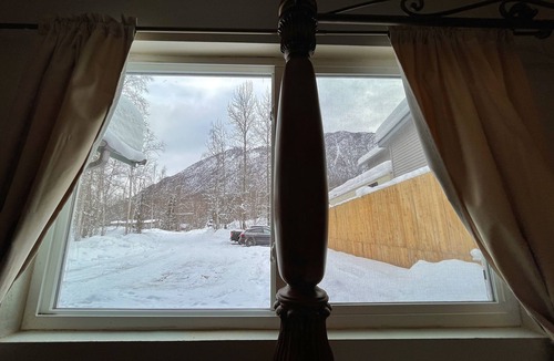 Chugiak Apartment | Alaskan studio in the mountains