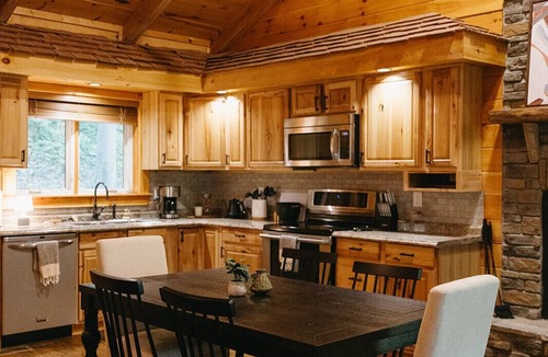 Stanton Cabin | "Alpine Hills" Cozy Hideaway RRG Cabin w/Hot Tub