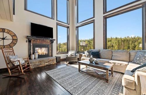 Lead House | Altitude Adjustment- Panoramic Views, Sleeps 12