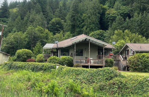 Mapleton House | Amazing riverfront property on the Siuslaw!