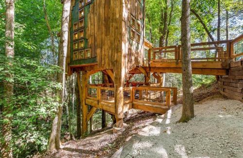 Rogers Other | Amazonia- Pet Friendly, Firepit, Outdoor Shower