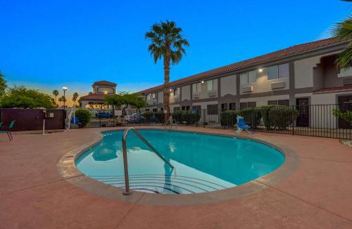 Apache Junction Hotel | Americas Best Value Inn Apache Junction