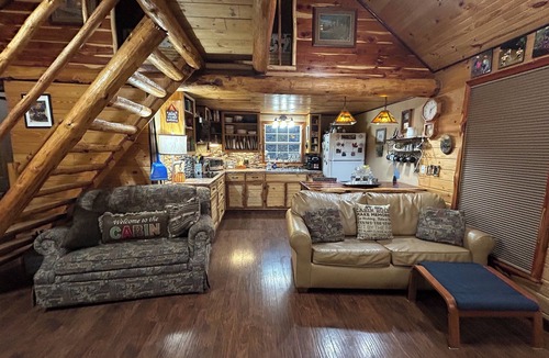 Athens Cabin | Anderson Paradise Cabin in Albert Pike Recreational Area, Caddo Gap Arkansas