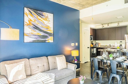 Evans Churchill Apartment | Arts District Access | Balcony, Pool & Parking
