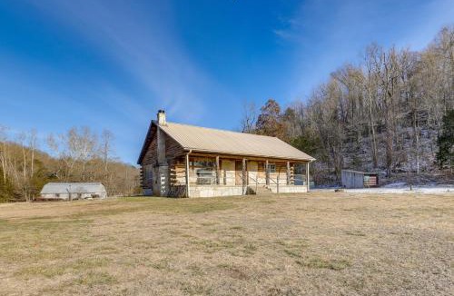 Pineville House | Authentic Log Cabin in Pineville ~ 2 Mi to River!