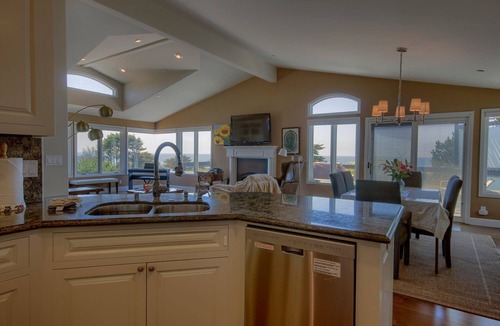 Happy Hill House | Awesome House, Awesome Views