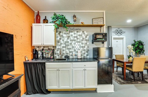 Sumter Apartment | Backyard Oasis w/Pool: Sunny Sumter Studio!