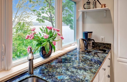 Bainbridge Island Villa | Bainbridge Island Pebble Garden Villa Waterfront