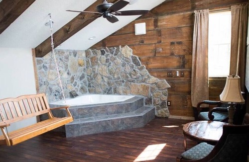 Cottage Grove House | Barn Luxury Stay w/Jacuzzi Loft