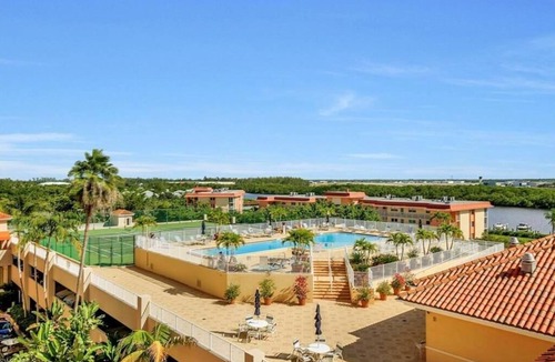 Redevelopment Area Apartment | Bayfront - Fifth Av., in the heart of Naples