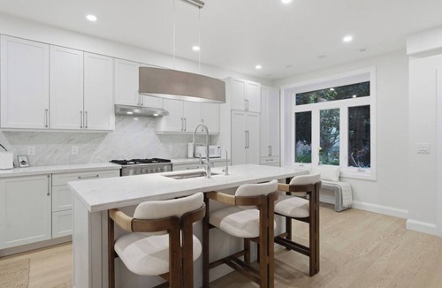The Beaches House | Beach 2BR plus Loft with Gym, BBQ & Putting Green