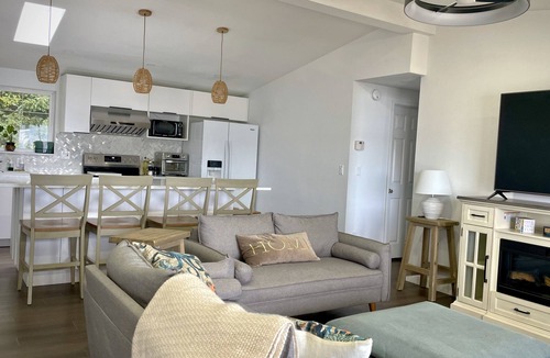 Silverdale House | Beach bungalow and studio suite. Entire property.
