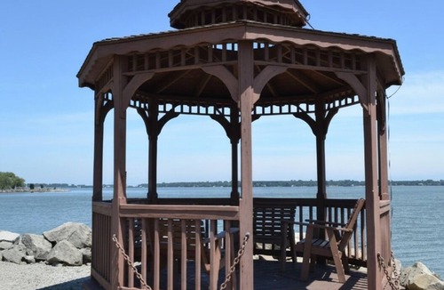 Marblehead Cottage | Beach Front 2BR Cottage #1 on Sandusky Bay — Steps from Private Beach