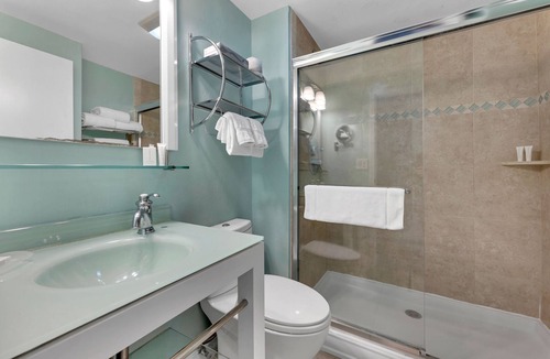Redevelopment Area Resort | Beach Vacay Waterfront! Gorgeous Unit with Bay View! Pool, Hot tub and Parking!