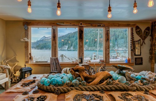Seldovia Village Cabin | Beachcomber Cabin, Glaciers, Bears, Kayaking, tide pooling, fishing, sups.