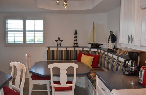 Longboat Key Condo | Beachcomber unit 208