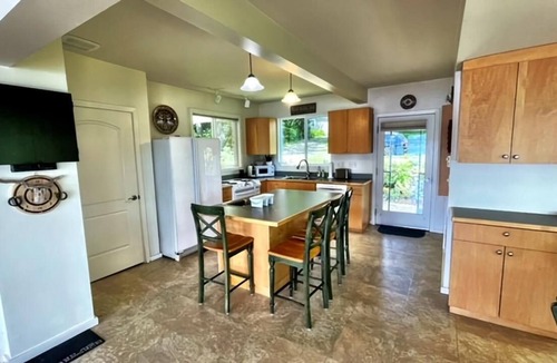 Burley Cottage | Beachfront Bliss: Your Private Escape on Vashon Island
