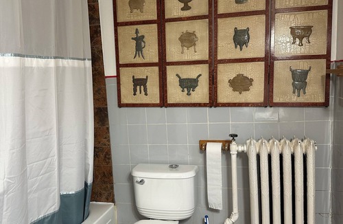 Midway House | Beautiful 1895 Victorian 3-bedroom house in St Paul perfect for your getaway!