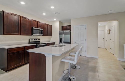 Naples House | BEAUTIFUL 3BD 2.5BA TOWNHOME, POOL, GYM.